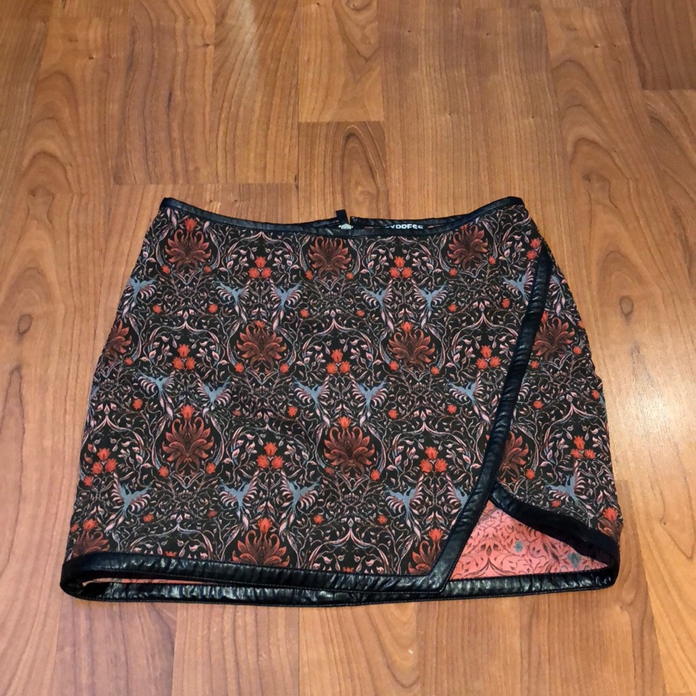 Express print mini skirt, worn only once!